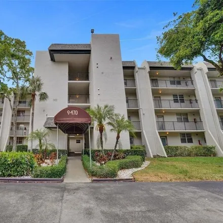 Buy this 2 bed condo on Poinciana Place in Pine Island Ridge, Pine Island