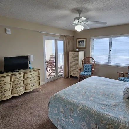Rent this 2 bed condo on Pensacola