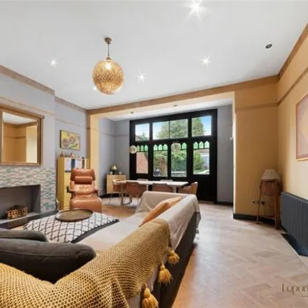Buy this 3 bed apartment on 33 The Avenue in Brondesbury Park, London