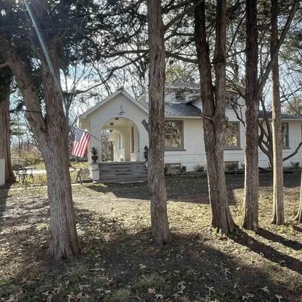 Buy this 3 bed house on 3135 Southwest 17th Street in Topeka, KS 66604