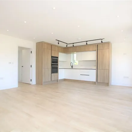 Rent this 2 bed apartment on Omer's Rise in Burghfield Common, RG7 3HJ