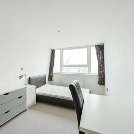 Image 4 - Webb House, 3 Trevithick Way, Bromley-by-Bow, London, E3 3GB, United Kingdom - Apartment for sale