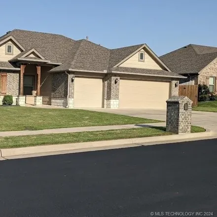 Rent this 3 bed house on 7777 Midway Road in Claremore, OK 74019