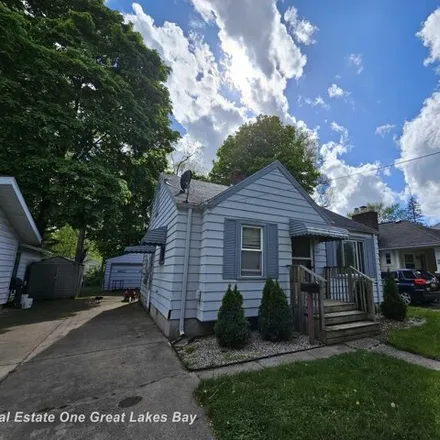 Buy this 2 bed house on 3371 Court Street in Saginaw, MI 48602