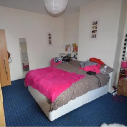 Image 4 - Thornville Court, Back Beamsley Mount, Leeds, LS6 1LR, United Kingdom - House for rent