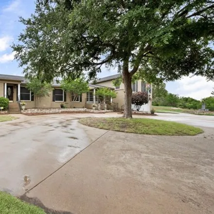 Image 2 - 4900 Circle Ridge Drive, Fort Worth, TX 76114, USA - House for sale