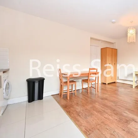 Image 4 - St Wilfrid and Apos's, Lorrimore Road, London, SE17 3LZ, United Kingdom - Apartment for rent