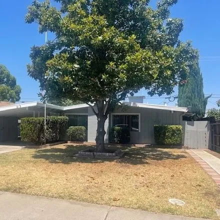 Buy this 3 bed house on 909 Marin St in Manteca, California