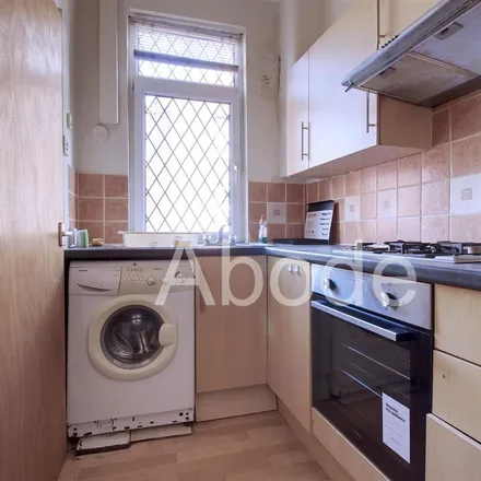 Rent this 2 bed apartment on Harold Avenue in Leeds, LS6 1JR