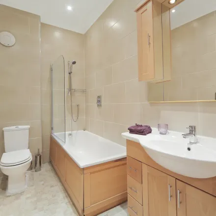 Image 2 - 9 Ashburn Gardens, London, SW7 4DP, United Kingdom - Apartment for rent