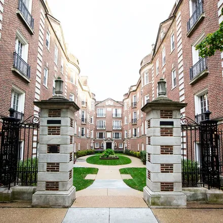 Rent this 1 bed apartment on 1501 Hinman Avenue in Evanston, IL 60201