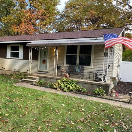 Rent this 3 bed house on 1490 Lakeview Ave in Highland, MI