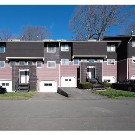 Buy this 2 bed condo on 91 Stonegate Circle in Branford, CT 06405