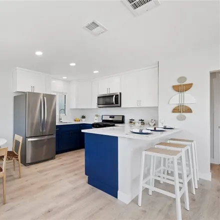 Image 3 - 1275 West 25th Street, Los Angeles, CA 90731, USA - House for sale