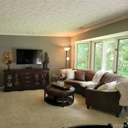 Image 5 - 460 Woodstone Road, Waterford Township, MI 48327, USA - Condo for sale