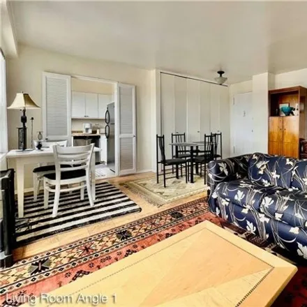 Image 1 - 1170 Ocean Parkway, New York, NY 11230, USA - Apartment for sale