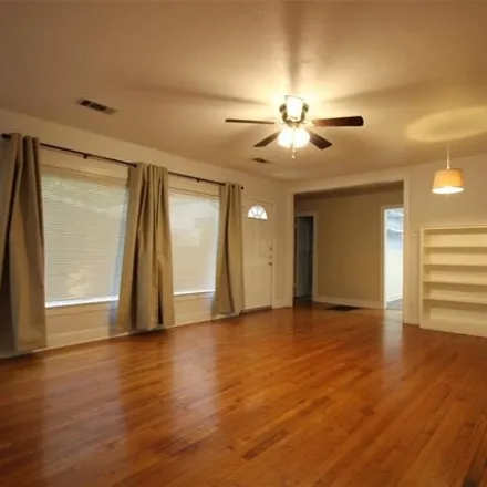 Image 4 - 5518 William Holland Avenue, Austin, TX 78756, USA - Apartment for rent