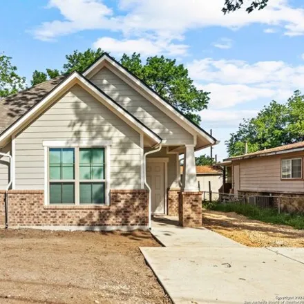 Rent this 3 bed house on 2254 West Bridge Street in Highland Park, New Braunfels