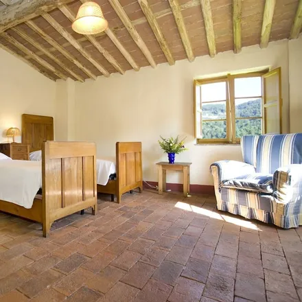 Rent this 5 bed house on Ufficio Postale San Martino in Freddana in Strada Provinciale Lucca-Camaiore, San Martino in Freddana LU
