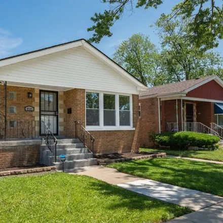 Buy this 3 bed house on 9747 S Peoria St in Chicago, Illinois