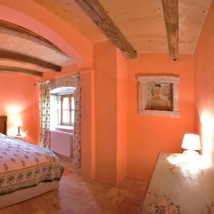 Rent this 4 bed house on 52464 Višnjan