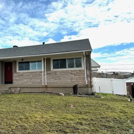Buy this 5 bed house on 725 West 3500 South in Davis County, UT 84010