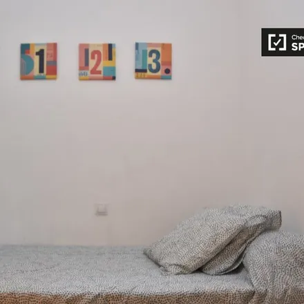 Rent this 3 bed room on Alcala-Ortiz Concept in Carrer de Padilla, 46001 Valencia