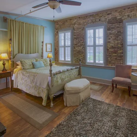 Rent this studio apartment on Charleston