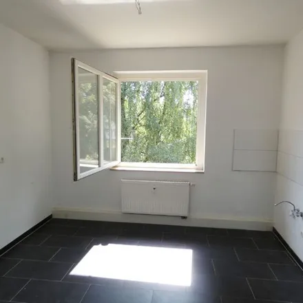 Rent this 3 bed apartment on Beiseweg 3 in 45128 Essen, Germany