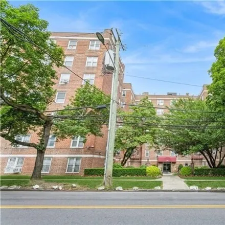 Buy this studio apartment on 477 Bronx River Road in City of Yonkers, NY 10704