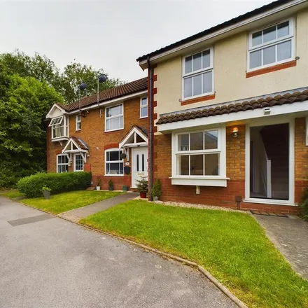 Rent this 2 bed townhouse on Witham Croft in Monkspath, B91 3FB