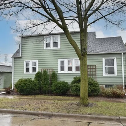 Buy this studio house on 1109 in 1109A East Norwich Street, Milwaukee