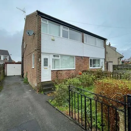 Rent this 3 bed duplex on Claremont Grove in Wrose, BD18 1PT