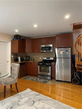 Image 5 - 63 Brighton 2nd Place, New York, NY 11235, USA - Condo for sale