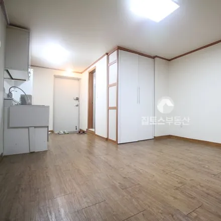 Rent this studio apartment on 서울특별시 강남구 역삼동 691-28