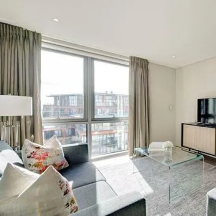 Rent this 3 bed apartment on The Pavilion in Howards Way, London