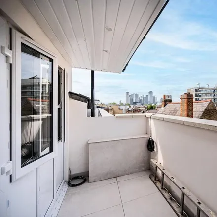 Rent this 5 bed apartment on 54 Ivy Street in London, N1 5LG