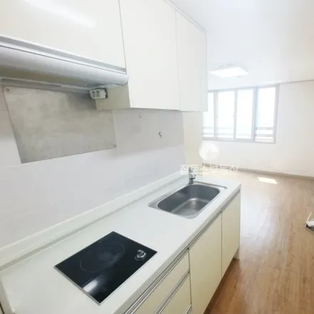 Rent this studio apartment on 서울특별시 강남구 도곡동 955-7