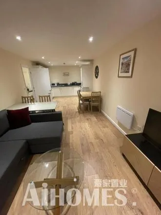 Image 3 - Nonsuch House, Chapter Way, London, SW19 2RZ, United Kingdom - Apartment for rent