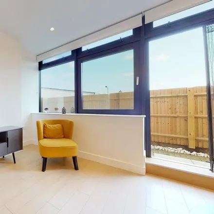 Image 7 - Great West Road, London, TW8 9GN, United Kingdom - Apartment for rent