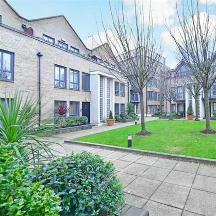 Image 5 - 15 Brightlingsea Place, London, E14 8DB, United Kingdom - Townhouse for rent