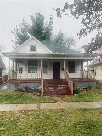 Buy this 3 bed house on 1141 South 16th Street in Mattoon, IL 61938