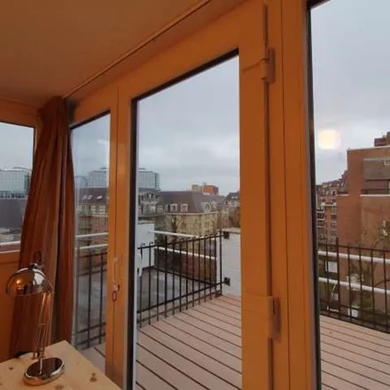 Rent this 11 bed apartment on Square de Meeûs - de Meeûssquare 18 in 1050 Ixelles - Elsene, Belgium
