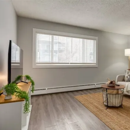 Image 6 - Uptown 17th Avenue SW, Calgary, AB T3C 0P6, Canada - Apartment for rent