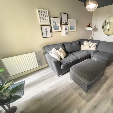 Rent this 6 bed townhouse on Romer Road in Liverpool, L6 6AW