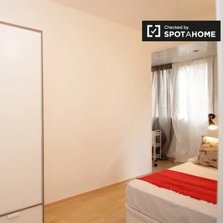 Rent this 5 bed room on Avinguda de Madrid in 201, 08001 Barcelona