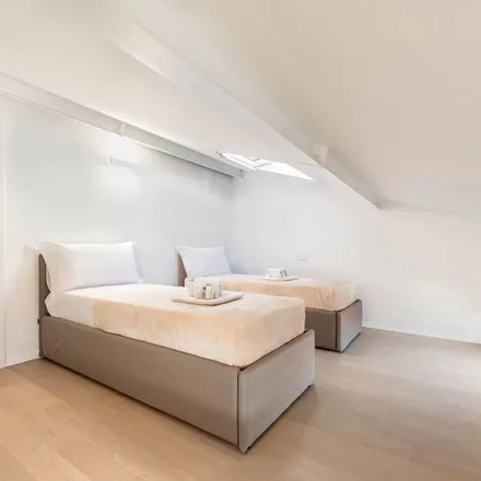 Image 3 - Piazzetta Capretto 1, 37121 Verona VR, Italy - Apartment for rent