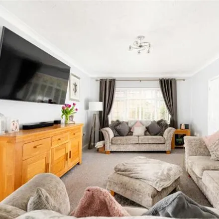 Image 2 - Cheshire Rise, Bletchley, MK3 7WE, United Kingdom - House for sale