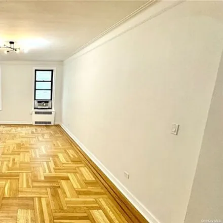 Image 2 - 41-21 42nd Street, New York, NY 11104, USA - Apartment for rent