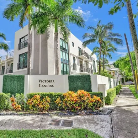 Image 2 - 586 Northeast 14th Court, Fort Lauderdale, FL 33304, USA - Townhouse for sale